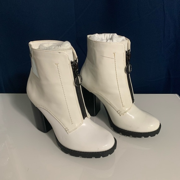 Vera Wang White Ankle Boots SIZE 7 - Picture 3 of 6